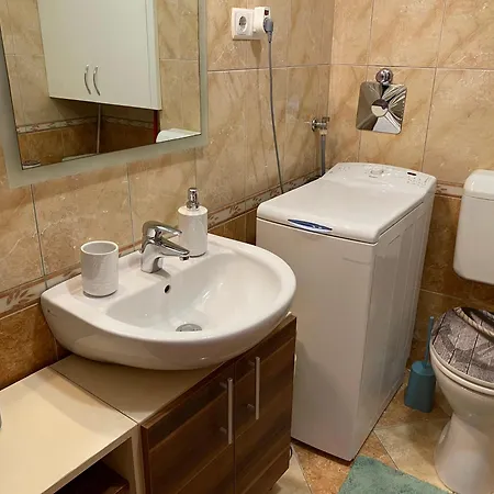 Csendes Bekes Belvarosi Lakas, Nagy Terasszal アパート ヴェスプレーム