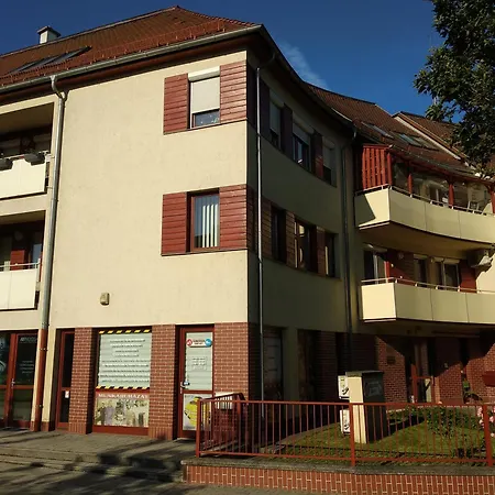 Csendes Bekes Belvarosi Lakas, Nagy Terasszal アパート