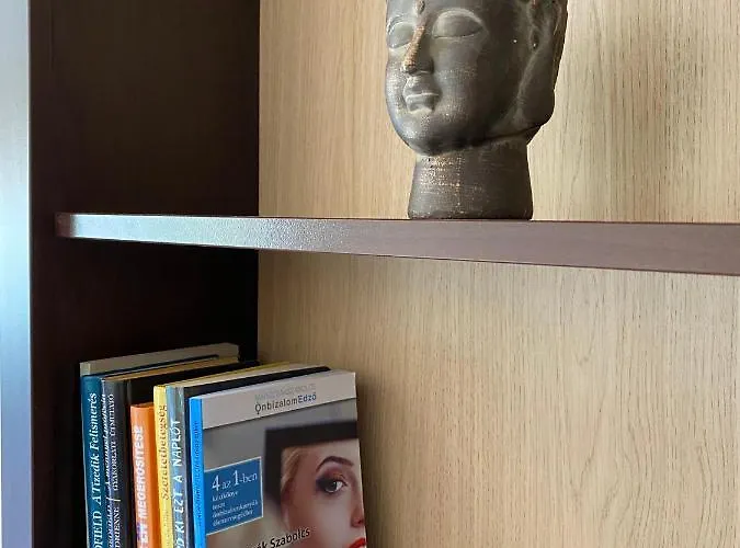 Csendes Bekes Belvarosi Lakas, Nagy Terasszal Apartament